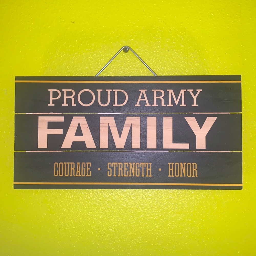 PROUD ARMY FAMILY: courage. Strength. Honor. Wooden Slat Sign NWT